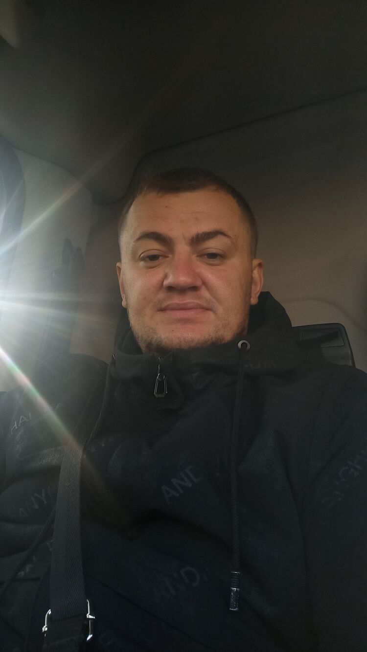  30016532  Anton, 31 ,    