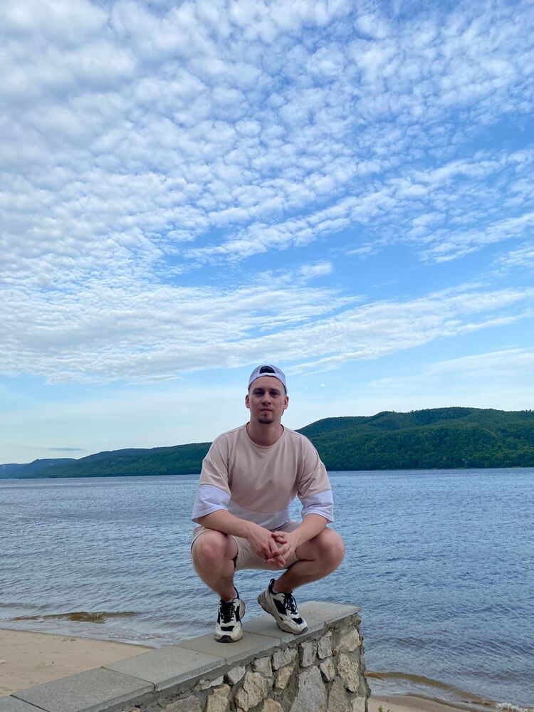  33133302  Denis, 28 ,    