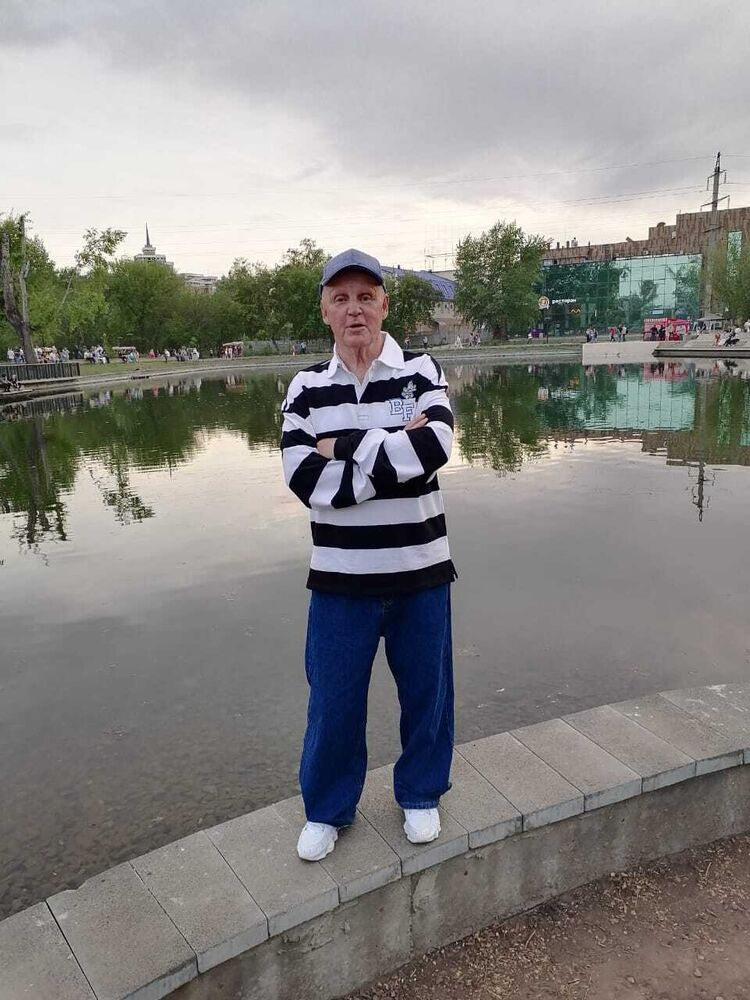  ,   Viktor, 64 ,   