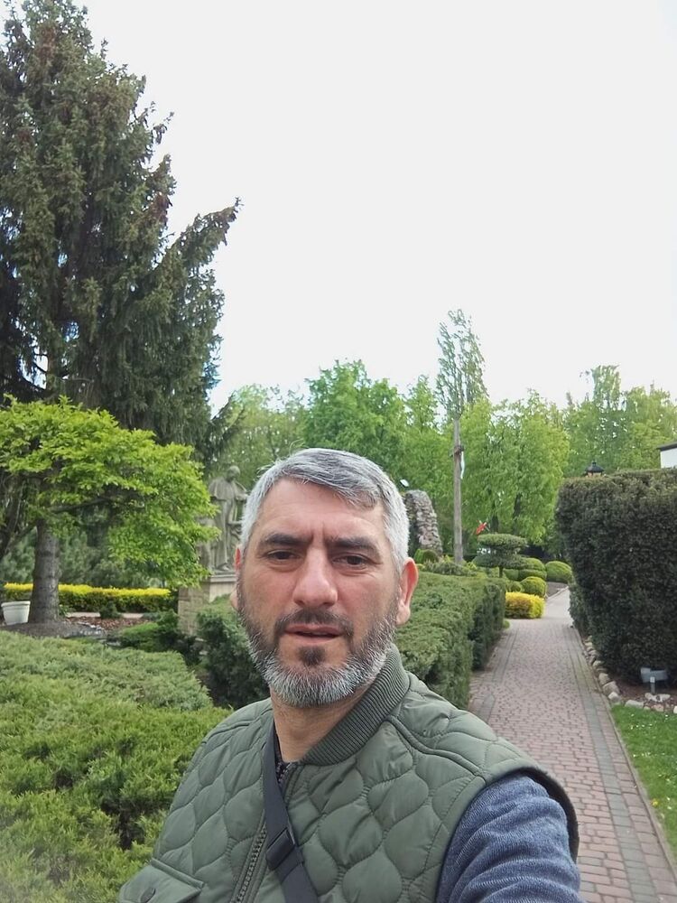  50263902  Malkhaz, 46 ,    