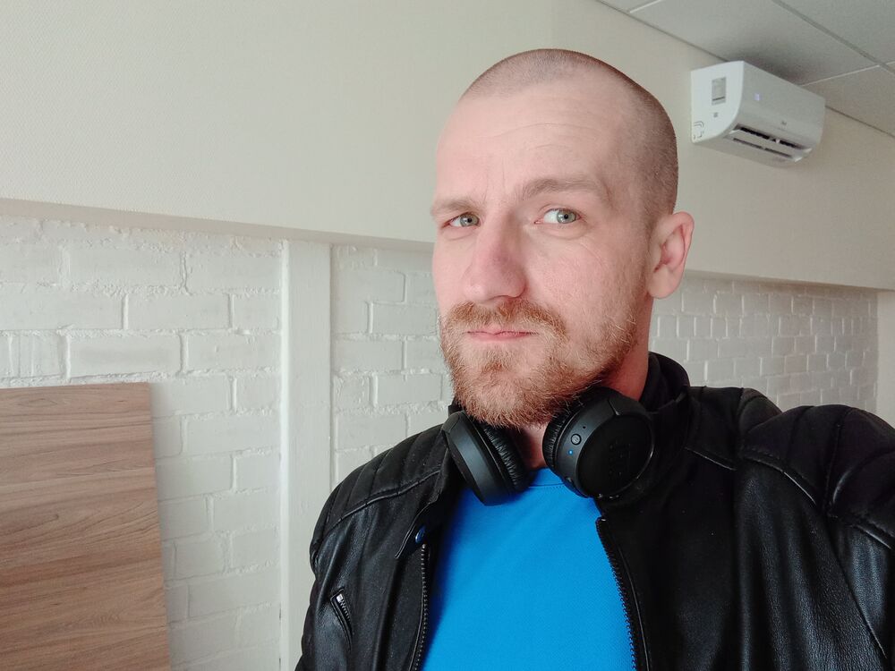  ,   Denis, 37 ,   ,   