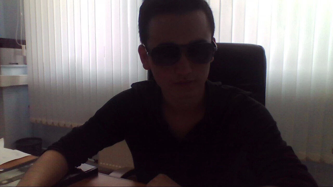  34188282  Maks, 28 ,    