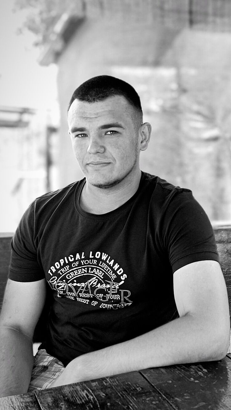  36078062  Serhiy, 24 ,    