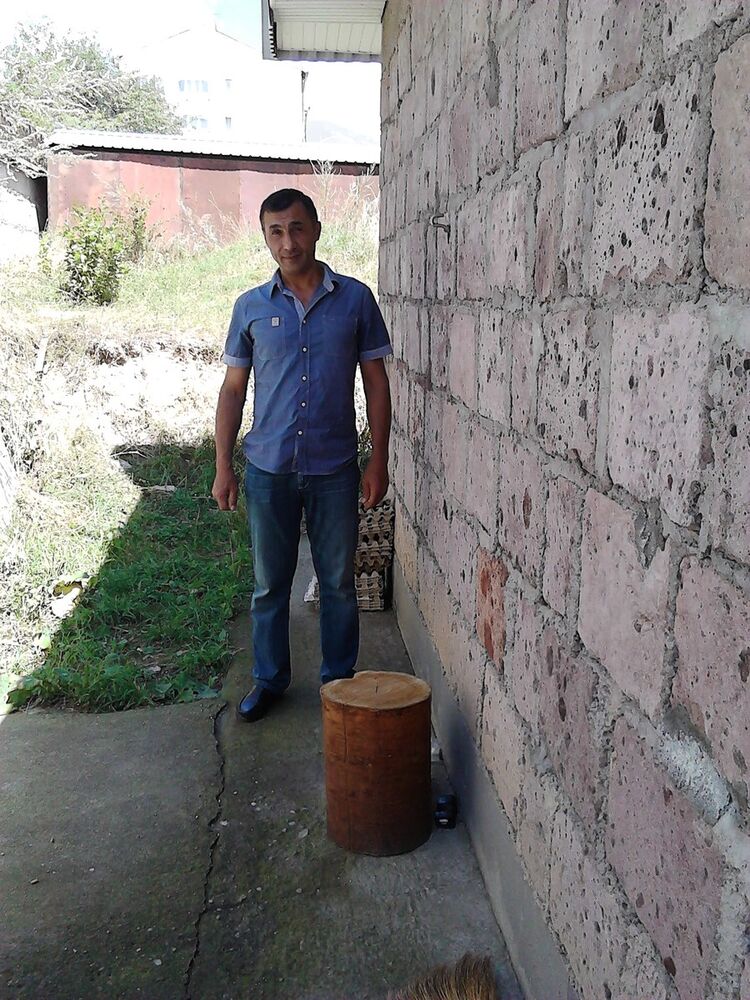  6728182  Artur, 51 ,    