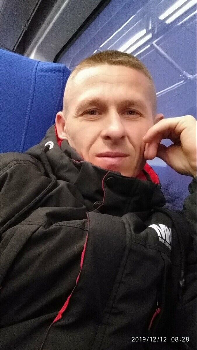  20832902  Viorel, 44 ,    