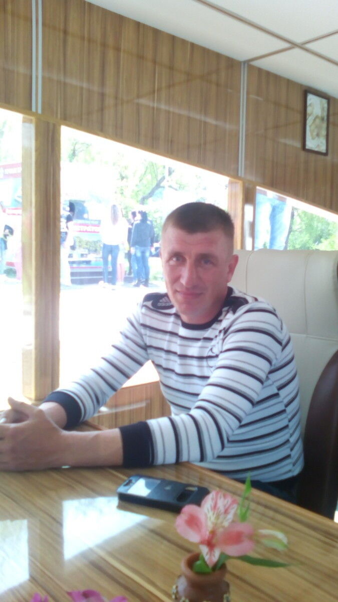  11866342  Leonid, 49 ,    