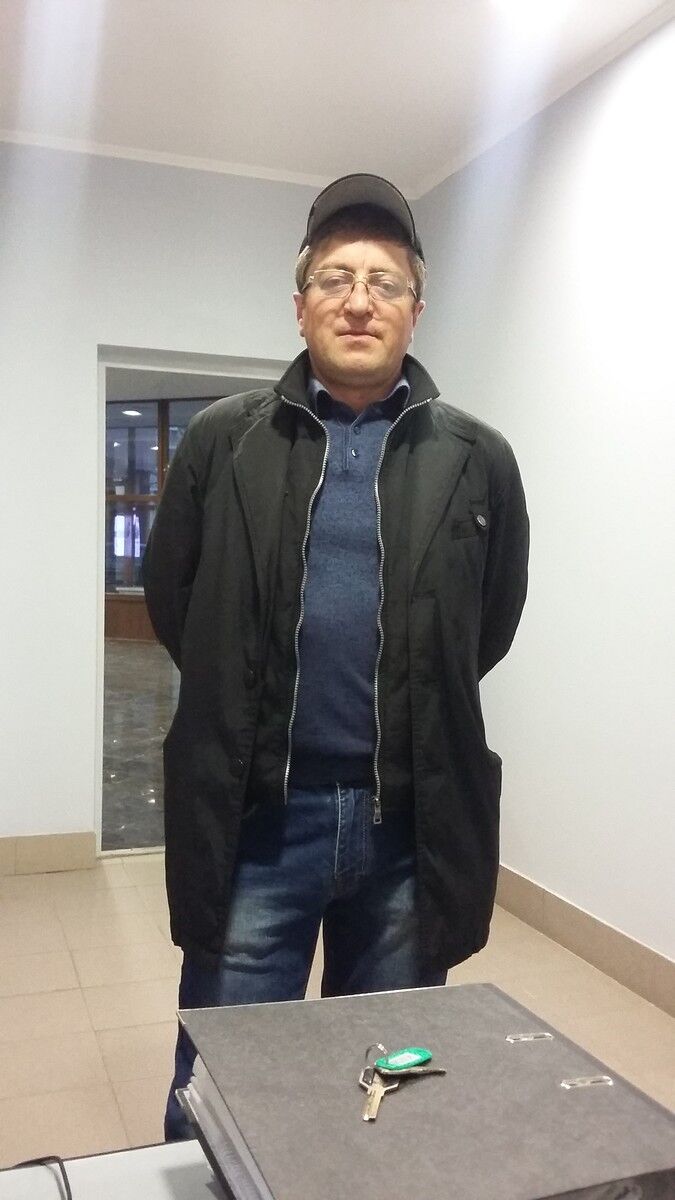  ,   Kamil, 49 ,   ,   , c 