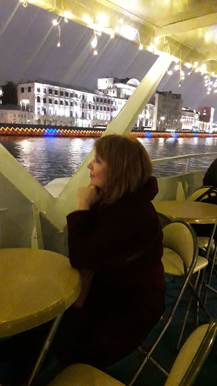  37752522  Raisa, 56 ,    