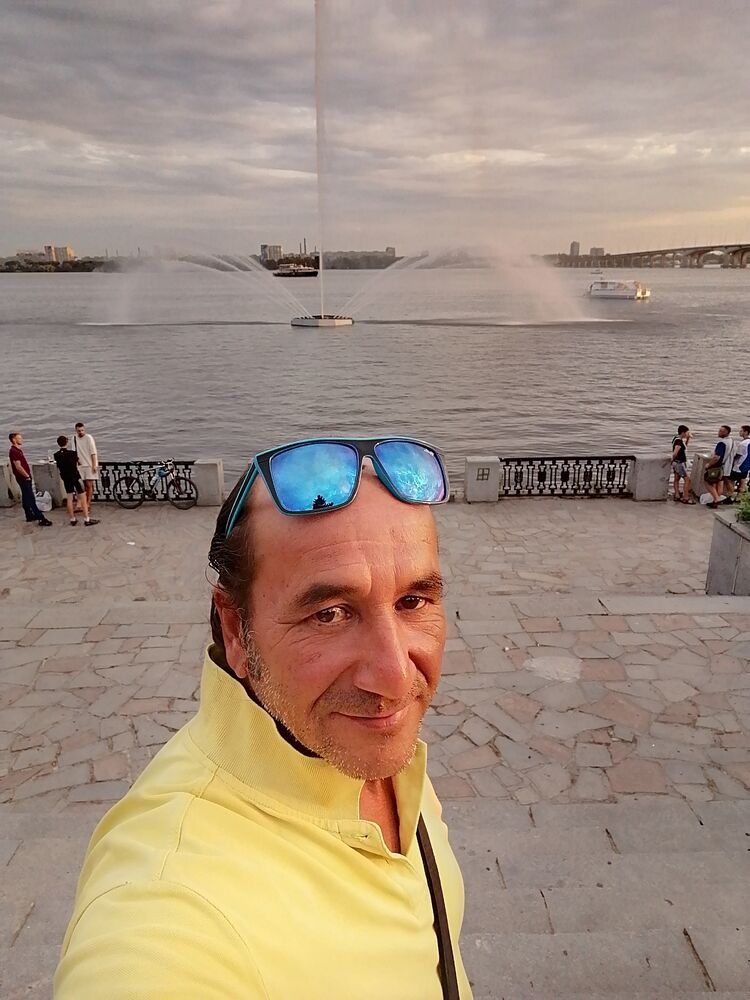  24361222  Burhan, 51 ,    