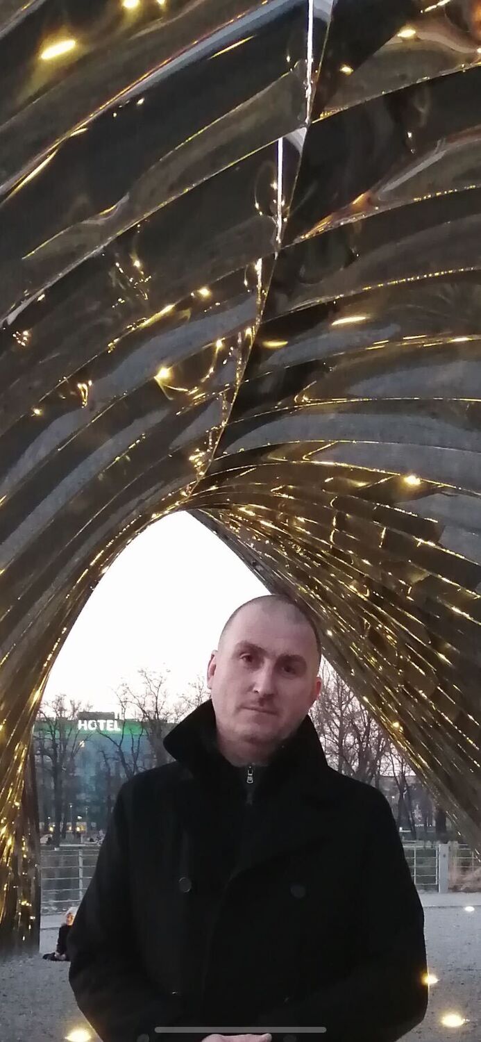  39341922  Alex, 45 ,    