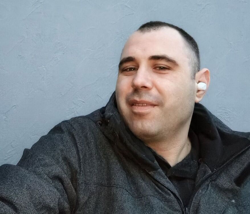  42494362  , 37 ,    