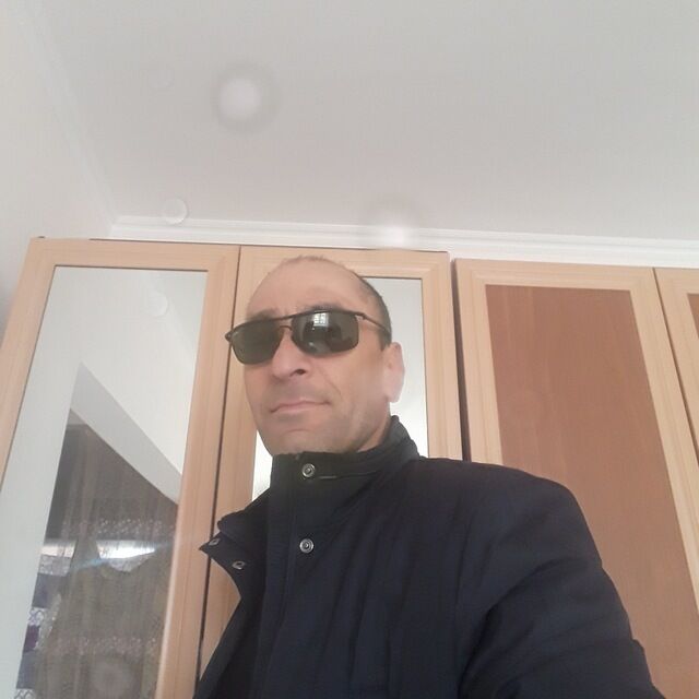  51184672  Sarkis, 47 ,    -