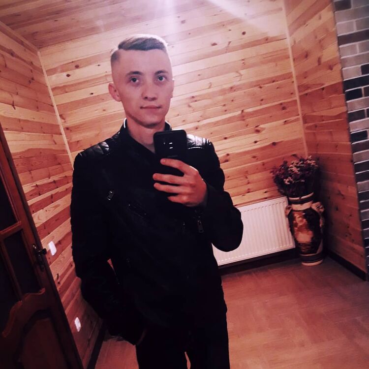  23180752  Taras, 26 ,    