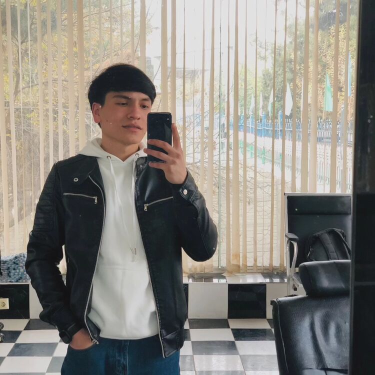  43884412  Sirojbek, 21 ,    