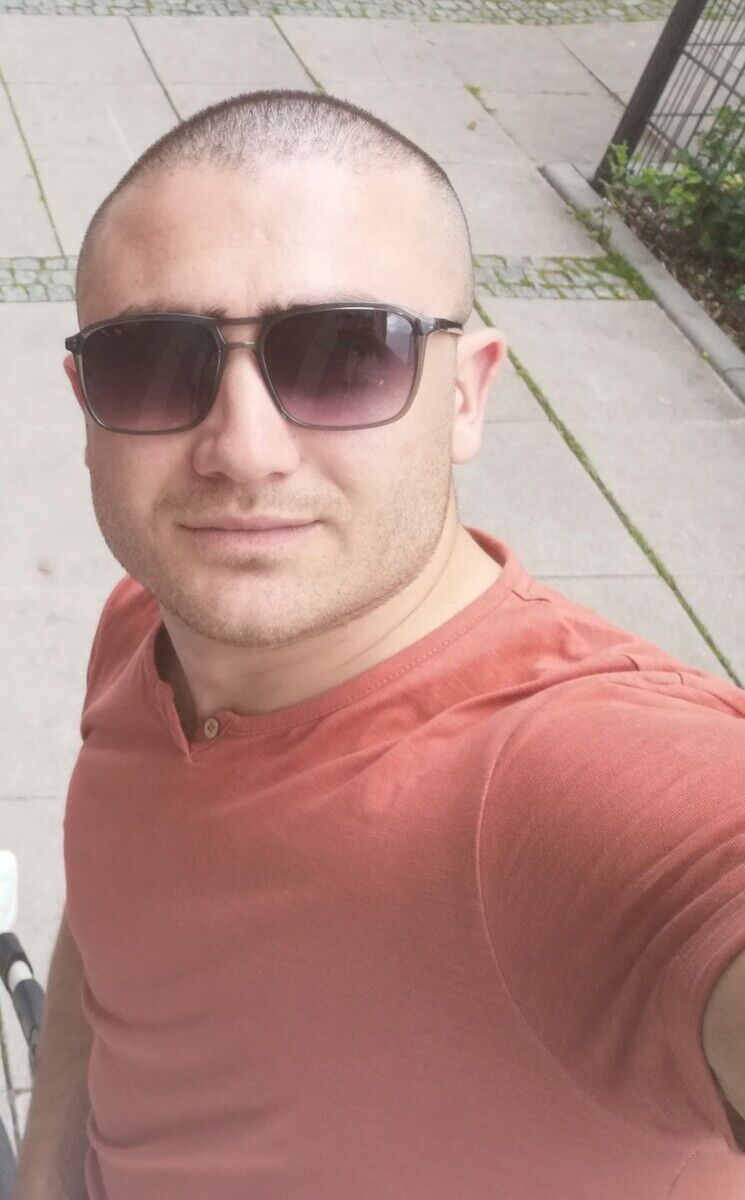  20627052  Sandro, 35 ,    