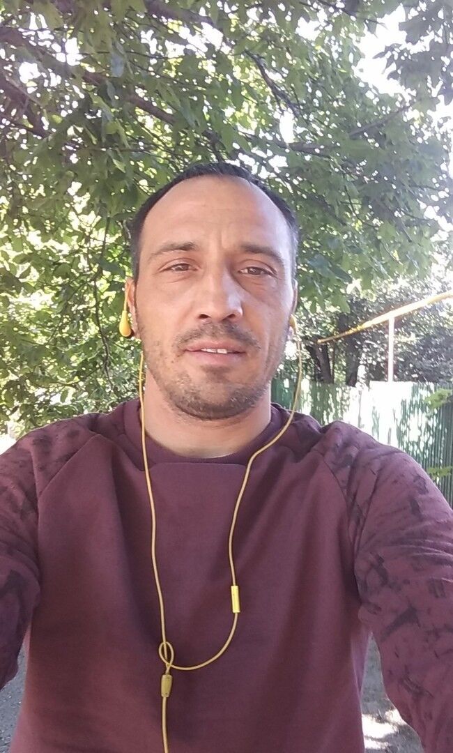  19614422  Oleg, 45 ,    