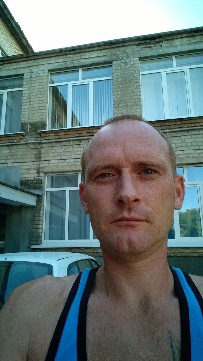  8038892  Dmitrii, 44 ,    