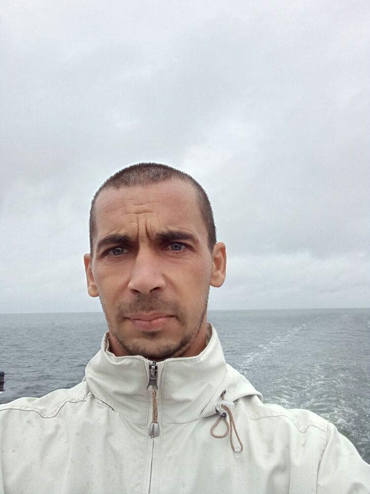  America,   Viorel, 39 ,   c , 