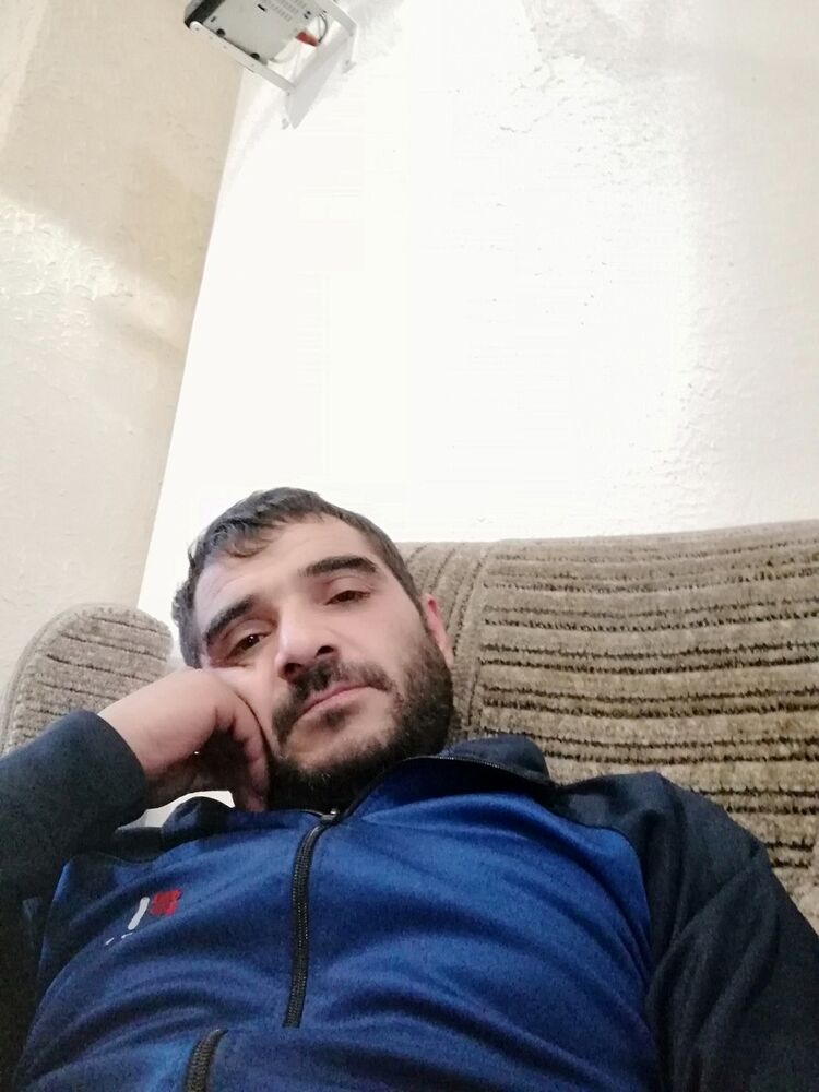  18035982  BAKUR, 44 ,    