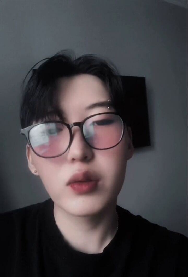  53285422  Alex, 19 ,    