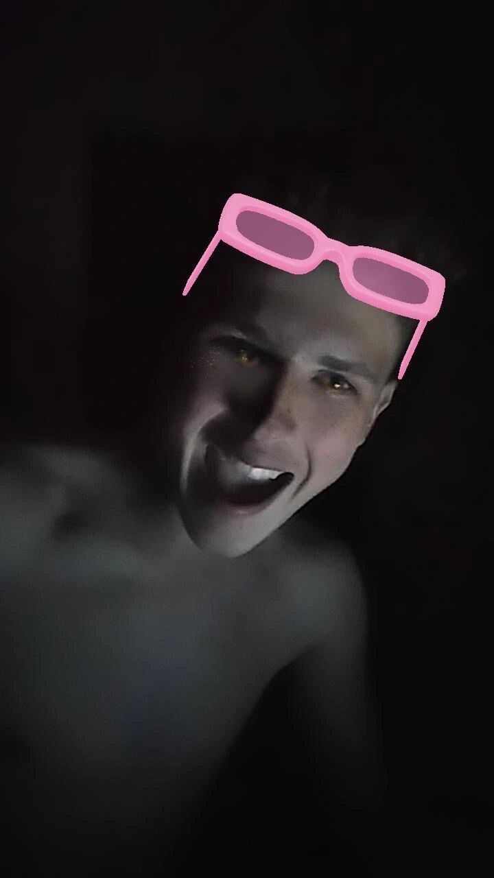  44369592  Ivan, 21 ,    