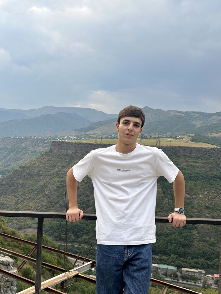  54403912  Grig, 18 ,    