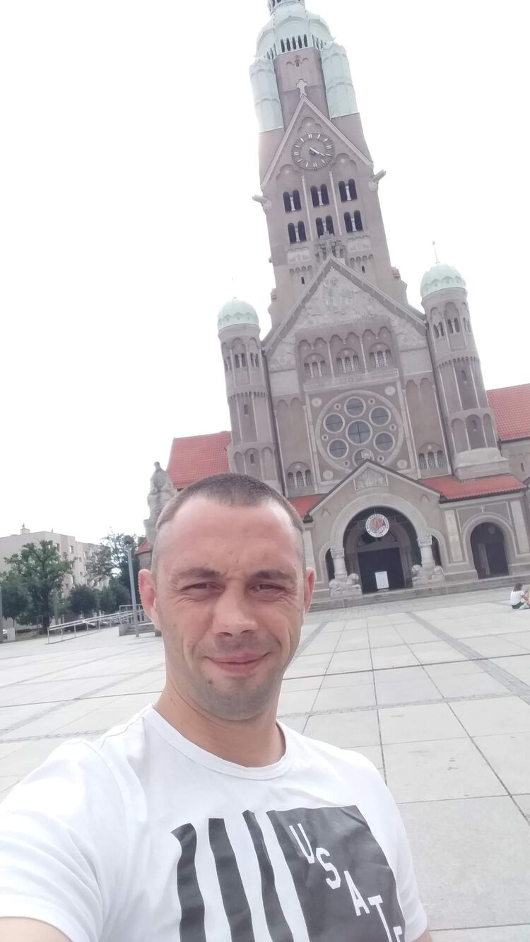  24626342  , 36 ,    Zabrze