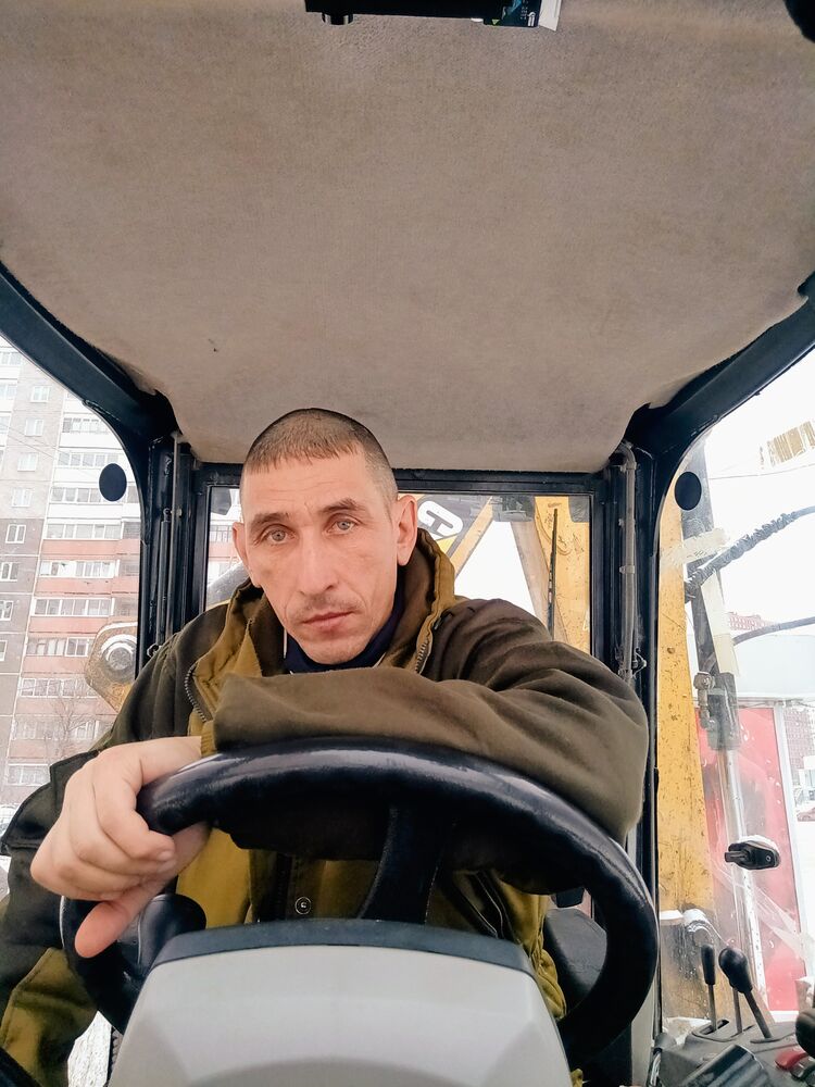  52736842  Evgeny, 42 ,    