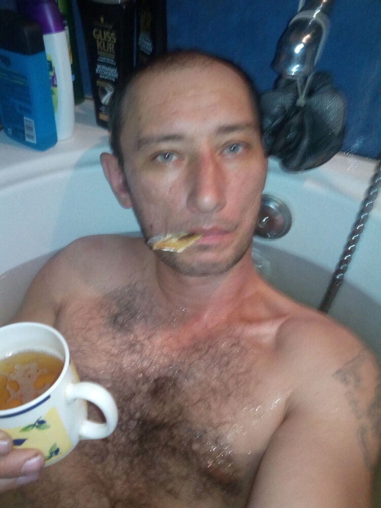  10889392  Oleg, 46 ,    