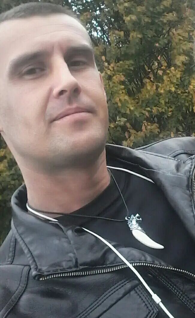  46649452  Viktor, 42 ,    