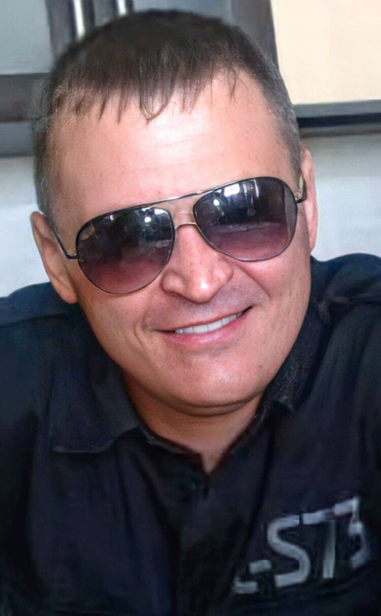  51315552  Sergey, 52 ,    