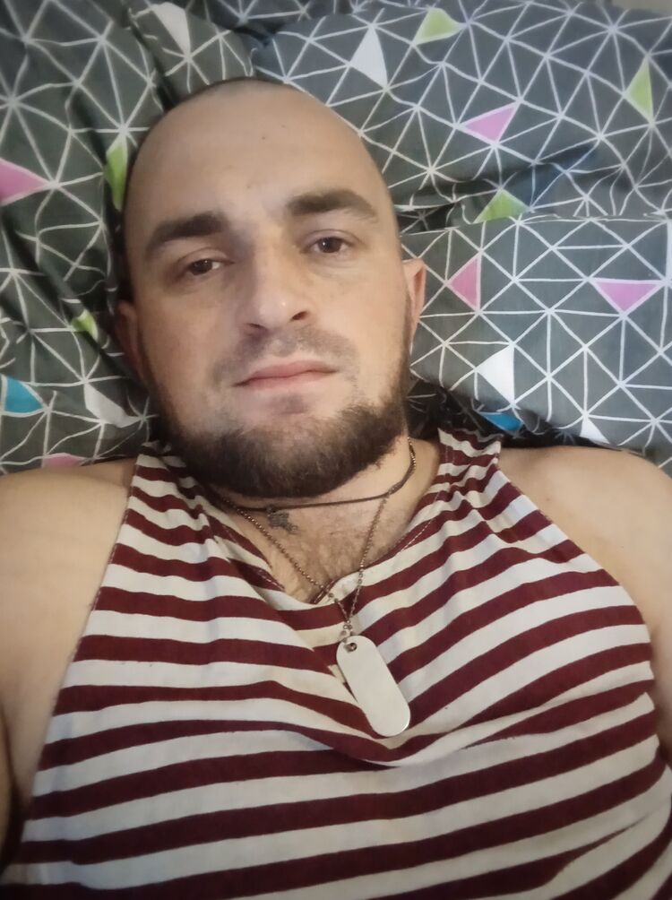  30111542  Igor, 34 ,    
