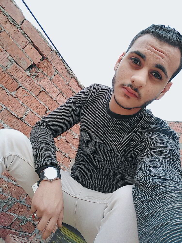  18185482  Eslam, 26 ,    