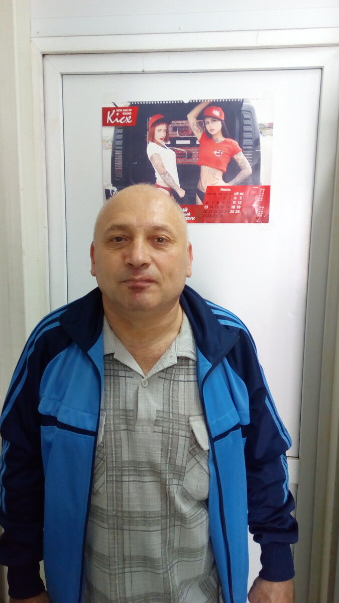  15658562  Artur, 61 ,    
