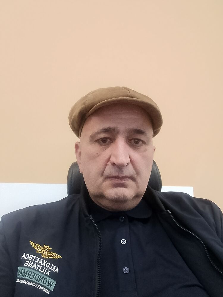  52811932  Kakha, 54 ,    