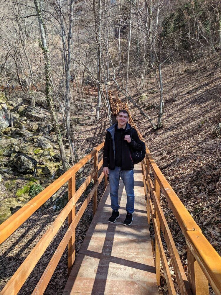  27709172  Viktor, 29 ,    