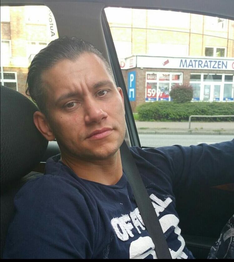  26440682  Alex, 38 ,    Ashdown