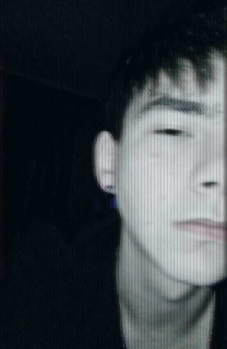  33085012  , 21 ,    