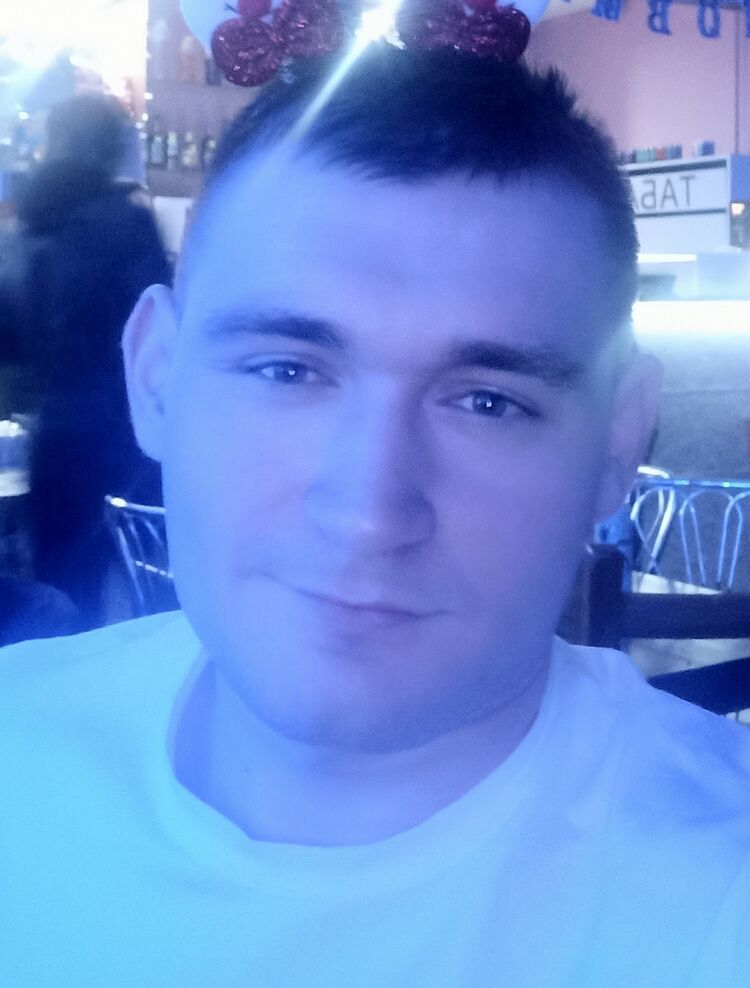  27496342  Alexander, 26 ,    