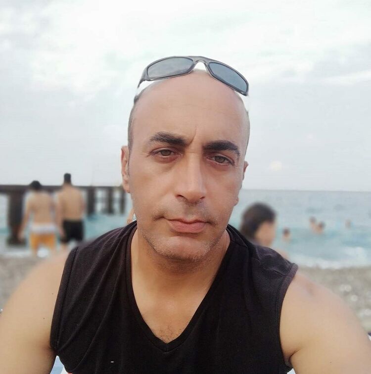  23935492  Farid, 49 ,    
