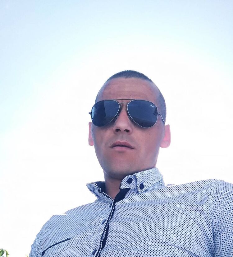  ,   Viktor, 35 ,   ,   