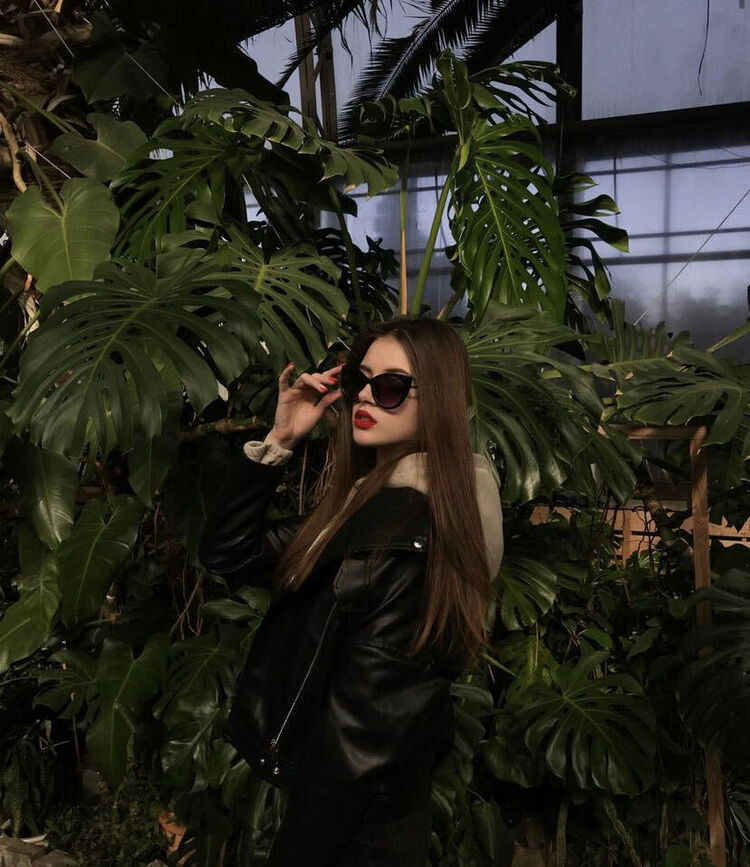  ,   Viktoria, 22 ,   ,   