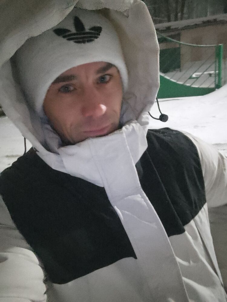  40700182  Dmitry, 40 ,    