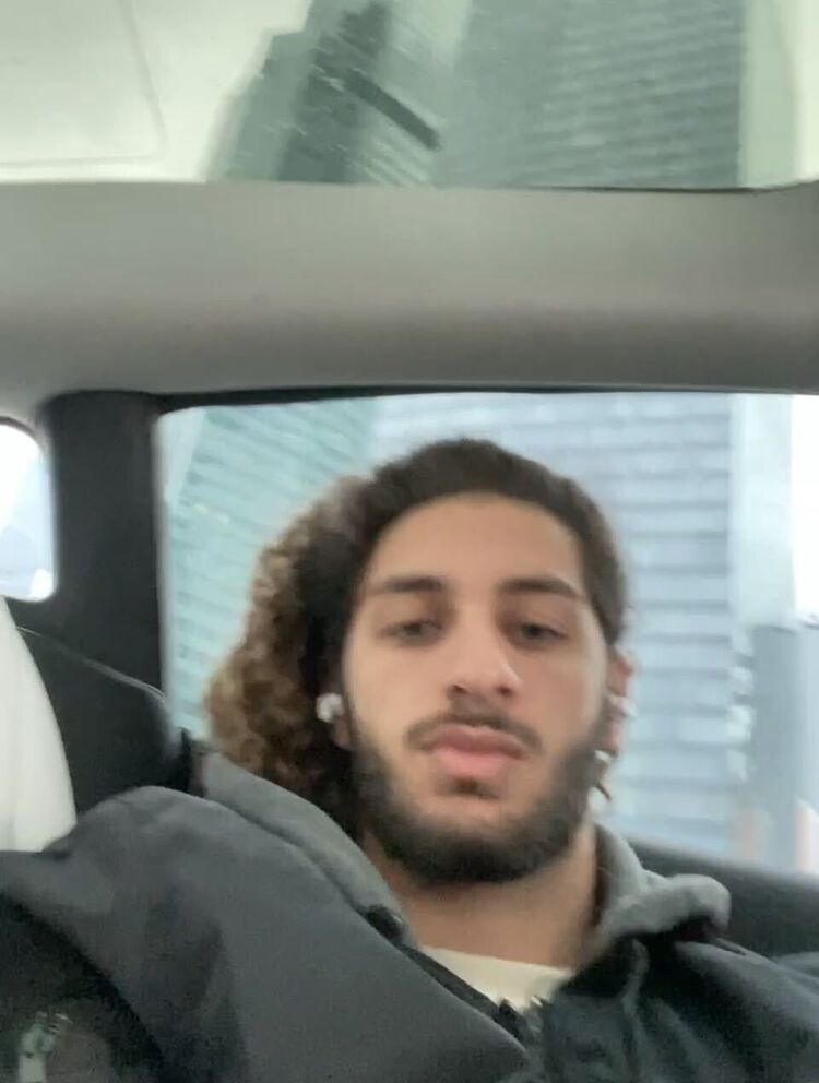  38550312  Tornike, 21 ,    