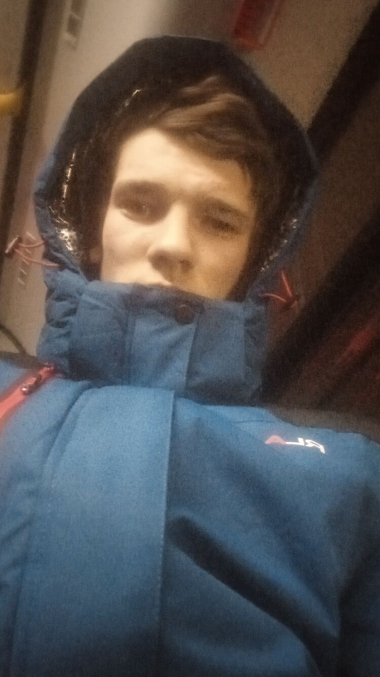  32708922  Dima, 22 ,    