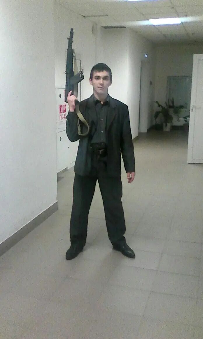  38618392  Viktor, 37 ,    