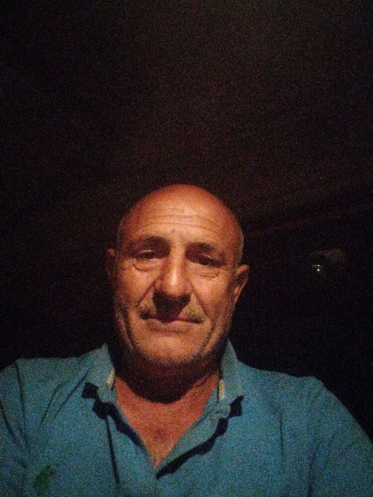  52648682  Amin, 52 ,    