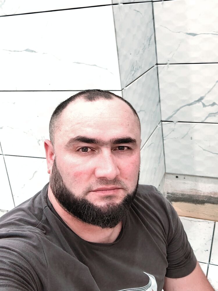  53124962  U K, 38 ,    
