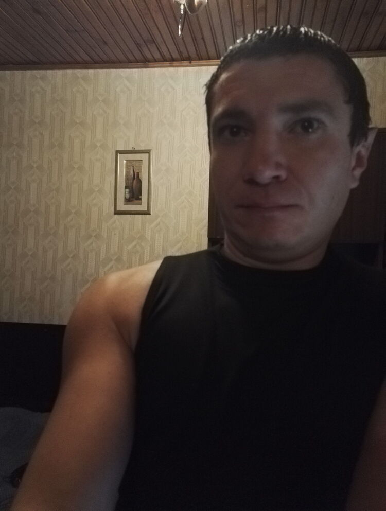  ,   Rolandas, 44 ,   