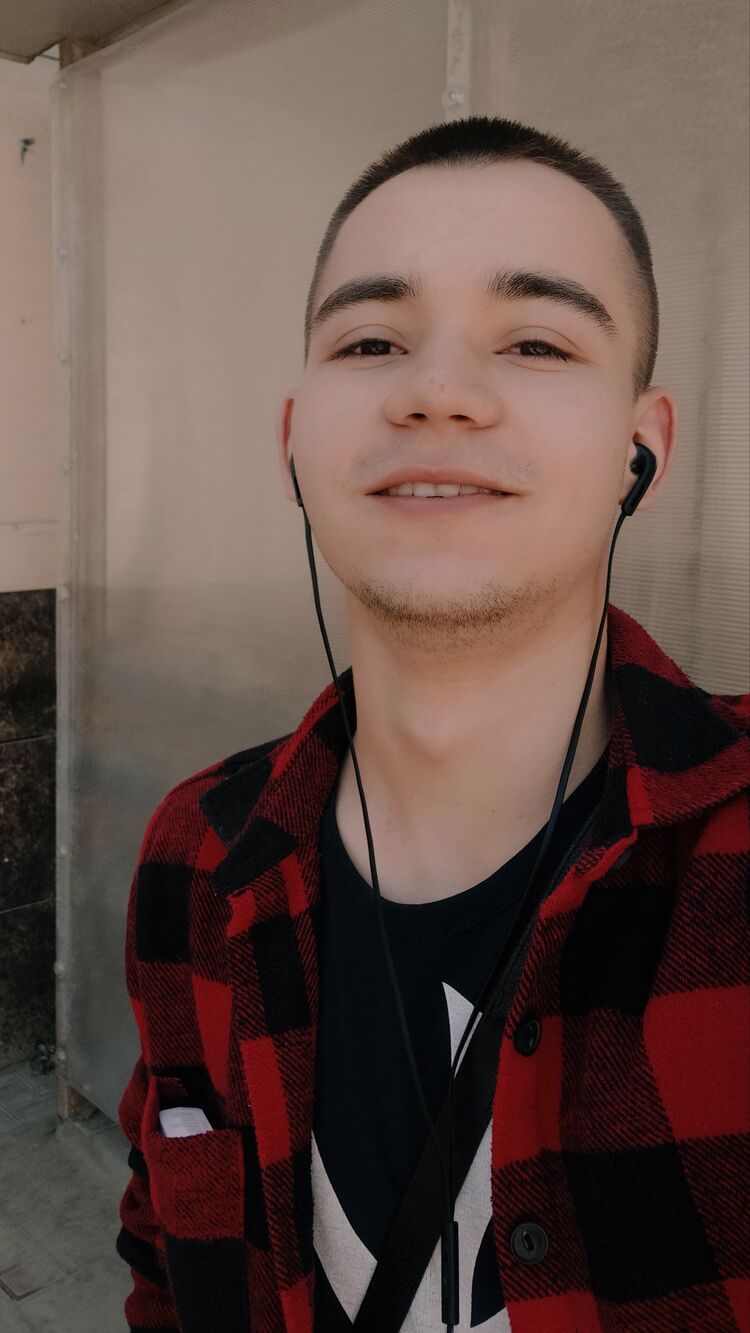  38047832  Anton, 21 ,    